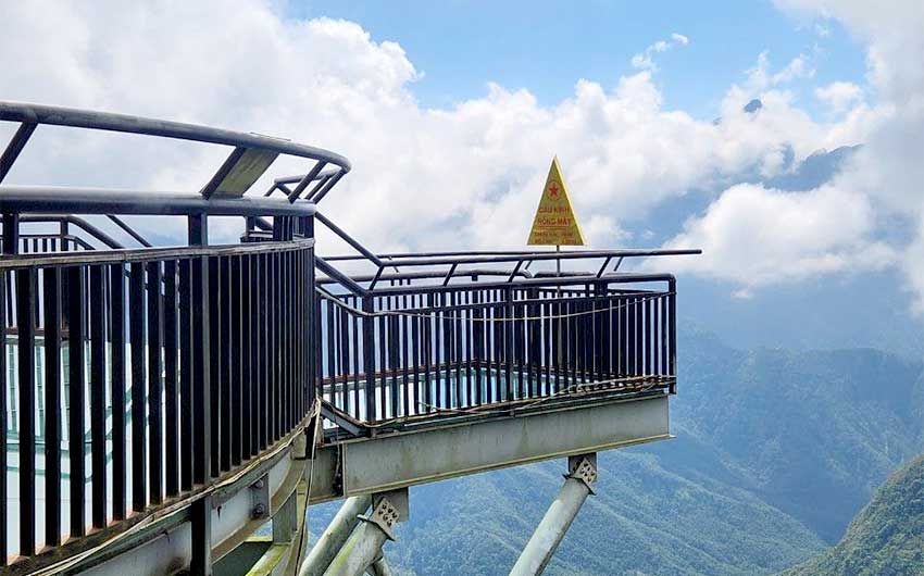 龍雲玻璃天空步道